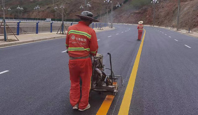 道路划线施工后出现裂缝如何处理？