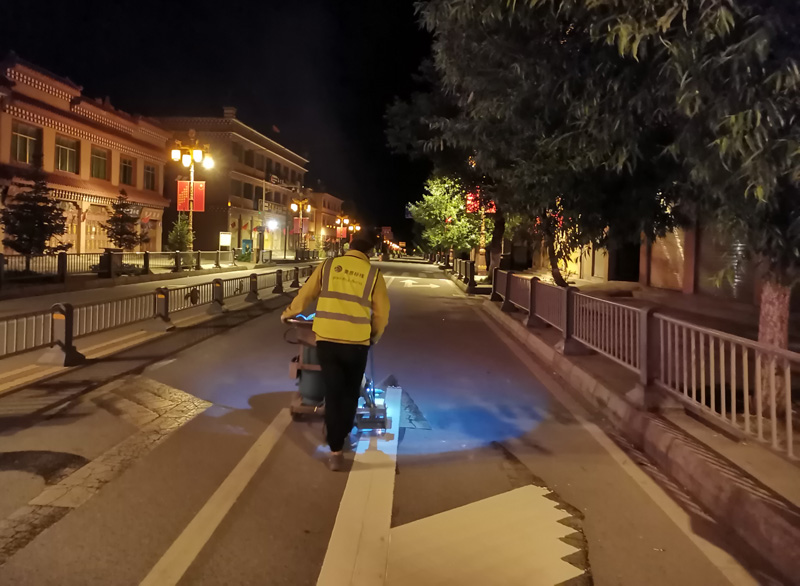 道路交通标线施工