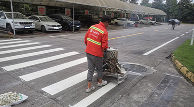 道路划线为什么会有气泡？