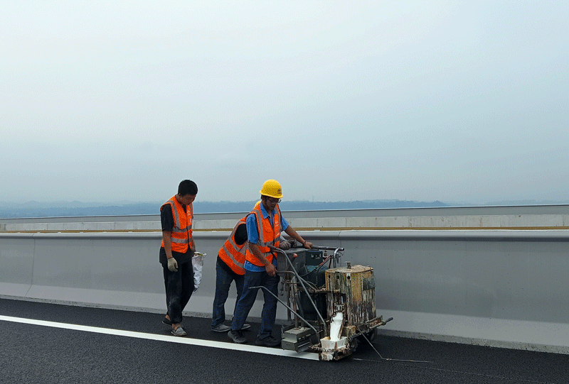 重庆高速公路划线施工